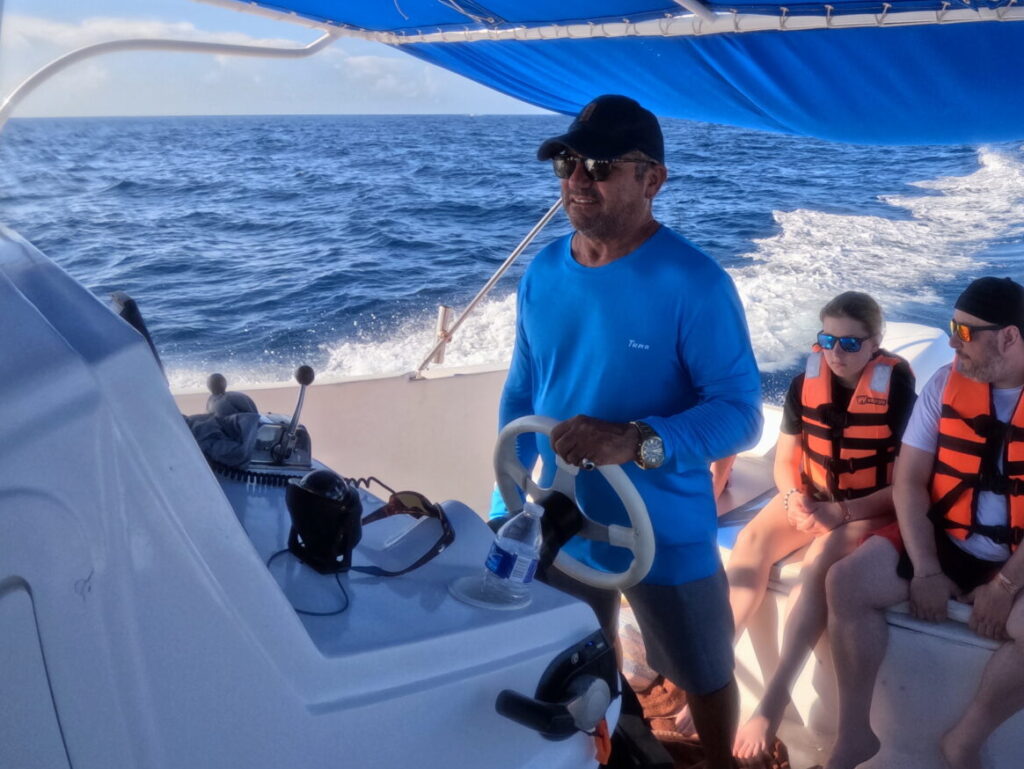 foto-capitan-tours-isla-mujeres